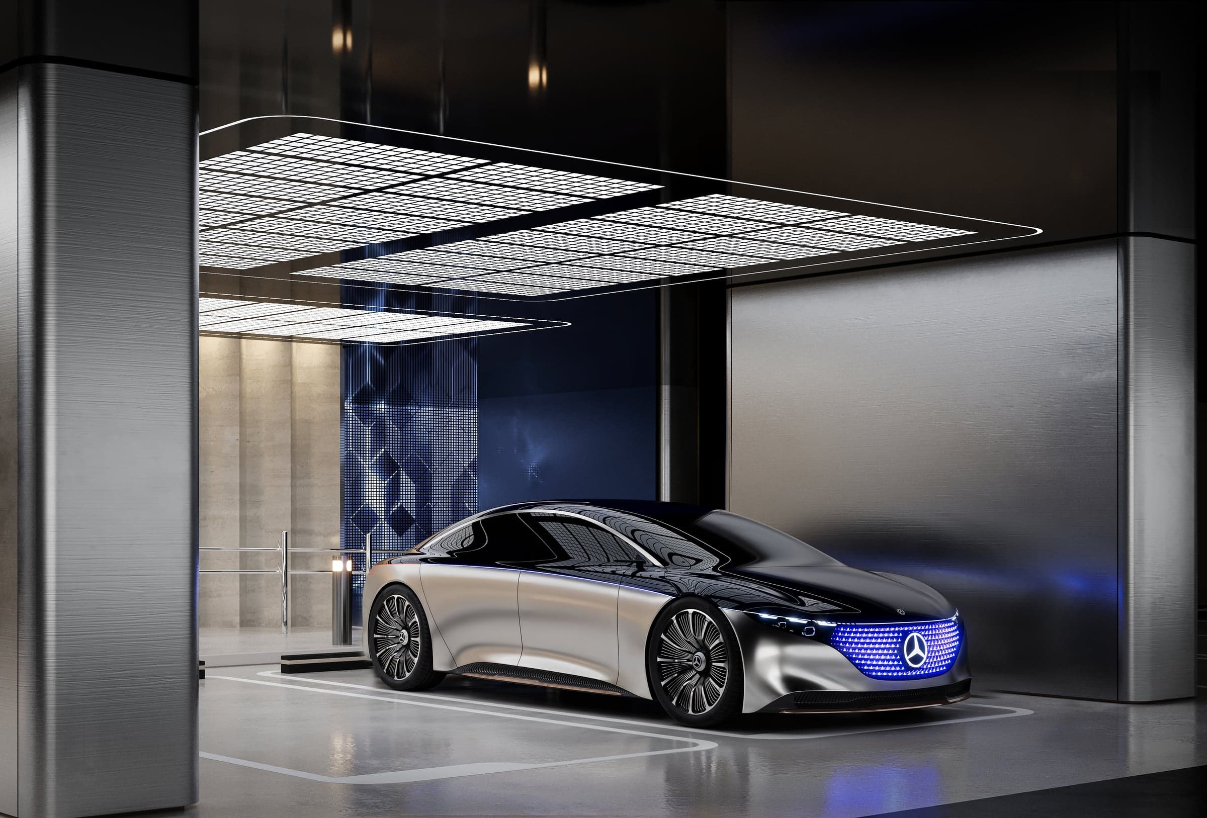 Srebrni konceptni automobil Mercedes-Benz ispod svetle tavanice u projektu Binghatti City (vizuelizacija)